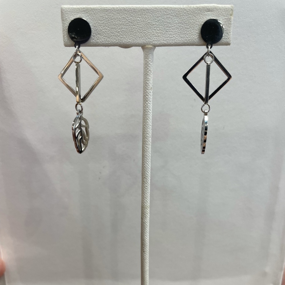 Leaf earrings 🍃